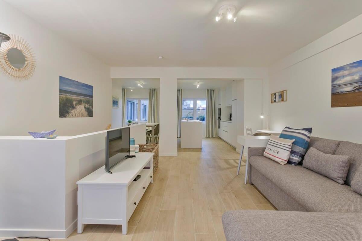 Huswell - Stunning Apartment At The Beachfront Of De Haan Exterior foto